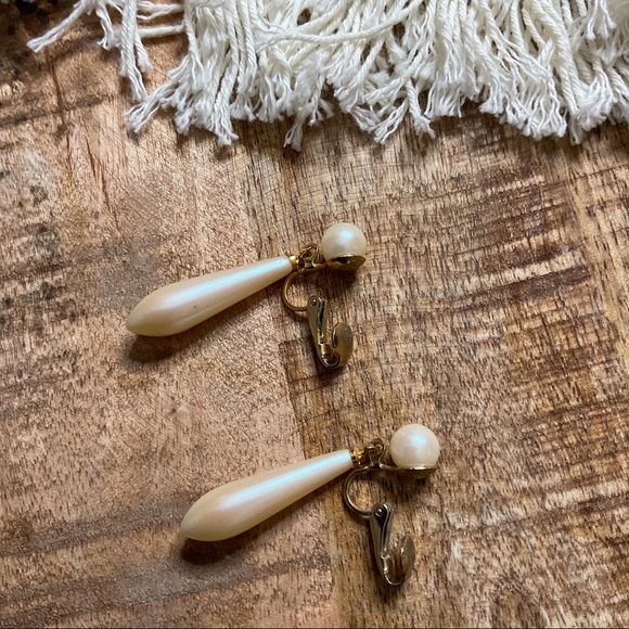 Vintage Faux Mother Of Pearl Costume Jewelry Drop Earrings Clip-on Gold-tone - Picture 6 of 6